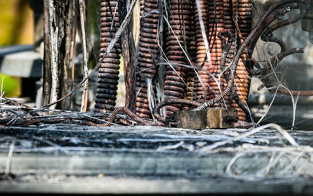 Een afgebrande zendmast in Nuenen, Noord-Brabant. beeld ANP