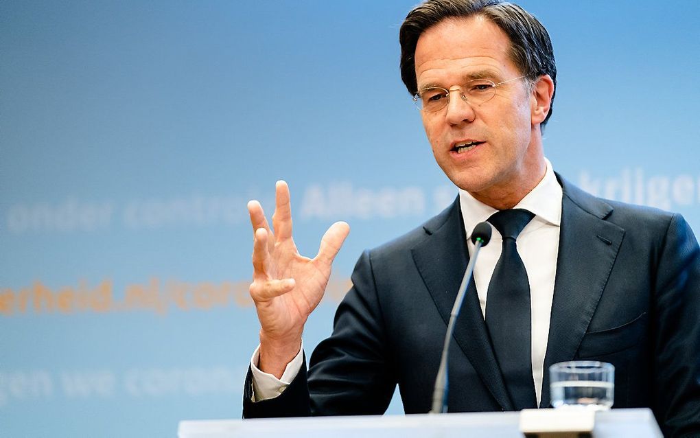 Premier Rutte tijdens de persconferentie van 21 april over de coronamaatregelen. beeld ANP, Bart Maat