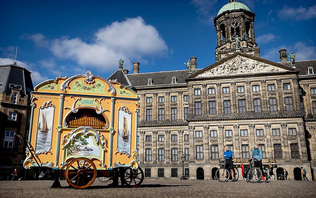 In het centrum van Amsterdam zijn tot 1 november geen straatmuzikanten en dus ook geen draaiorgels welkom. beeld ANP, Koen van Weel