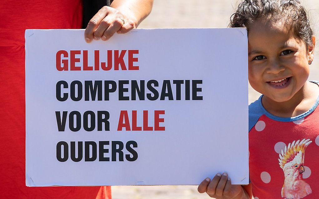 Gedupeerde ouders van de toeslagenaffaire voeren actie. beeld ANP