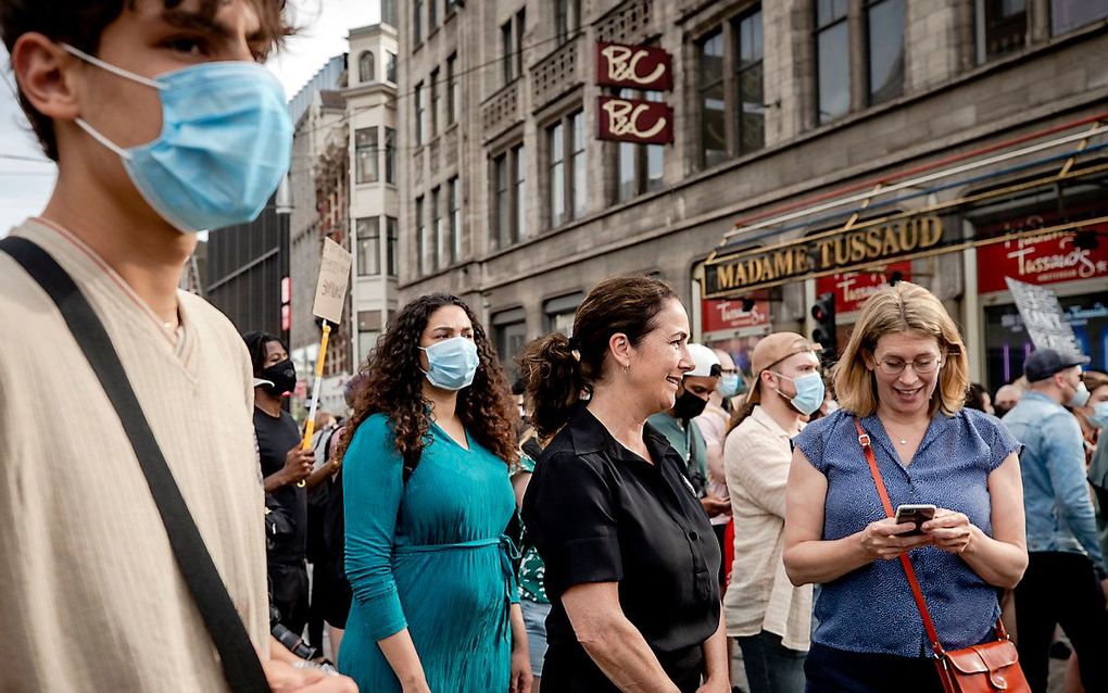 Burgemeester Femke Halsema tijdens het protest op de Dam. Diverse antiracismeorganisaties houden een manifestatie uit protest tegen wat zij noemen politiegeweld tegen zwarten in de VS en de EU. Aanleiding is de dood van George Floyd in de Amerikaanse stad