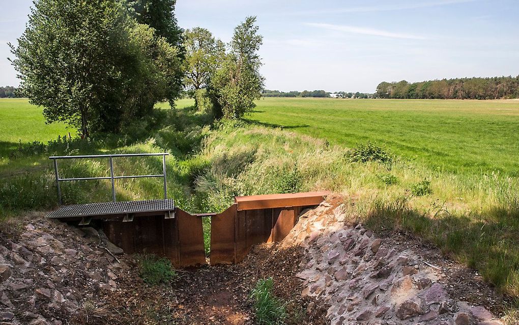 Een beek in het landbouwgebied bij het Achterhoekse Lievelde is droog komen liggen. beeld ANP