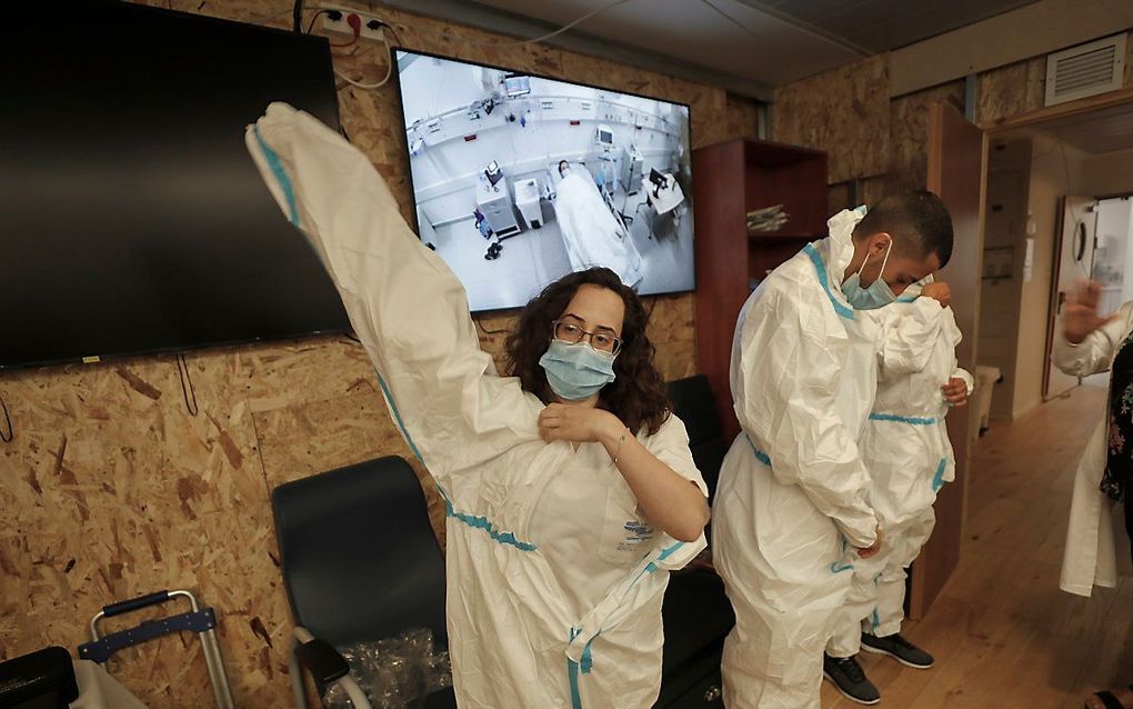 Artsen in Israël aan het werk. beeld EPA