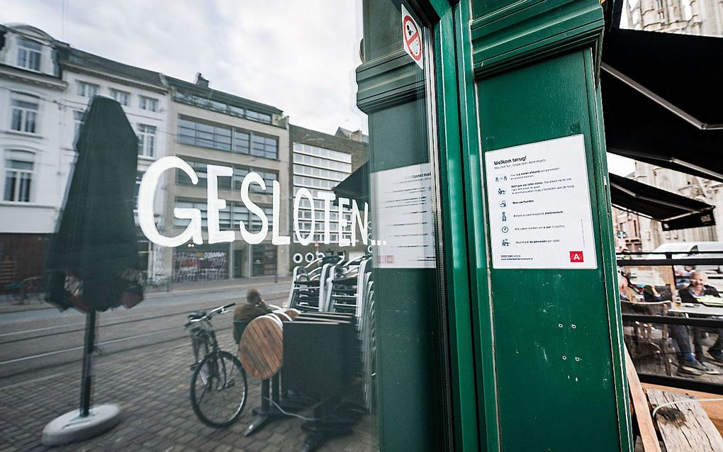 Het wegblijven van het „zeer gewaardeerde Nederlandse publiek” komt bovenop de avondklok en andere veiligheidsmaatregelen die woensdagavond van kracht worden vanwege de sterke groei van het aantal coronabesmettingen in Antwerpen. Beeld ANP, Jonas Roosens