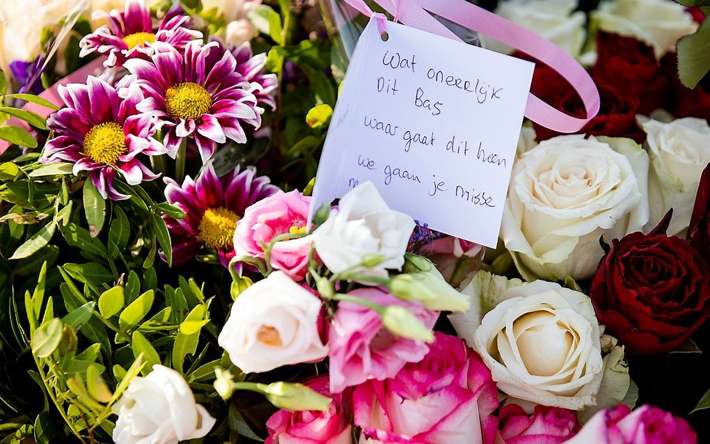 Bloemen op de plek waar Van Wijk werd omgebracht. beeld ANP