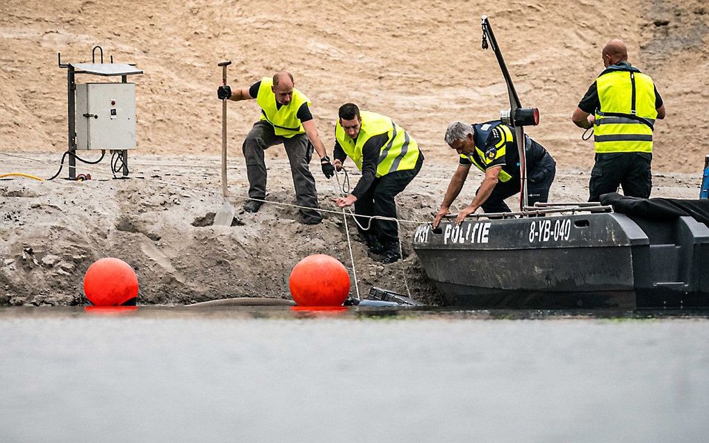 Zoektocht op de waterplas bij Liessel. beeld ANP, Rob Engelaar