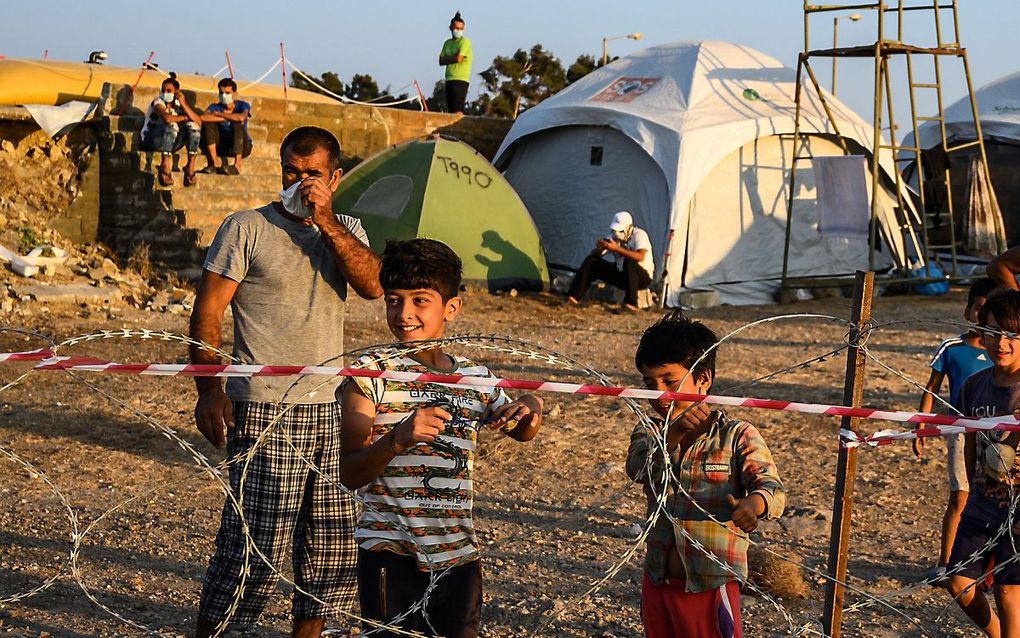 Vluchtelingen op Lesbos. beeld EPA, VANGELIS PAPANTONIS