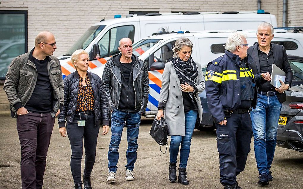 Berthie Verstappen, Peter Verstappen en Peter R. de Vries komen aan bij de rechtbank voor de vijfde dag van de inhoudelijke behandeling in de strafzaak tegen Jos B., de man die onder meer wordt verdacht van betrokkenheid bij de dood van Nicky Verstappen. 