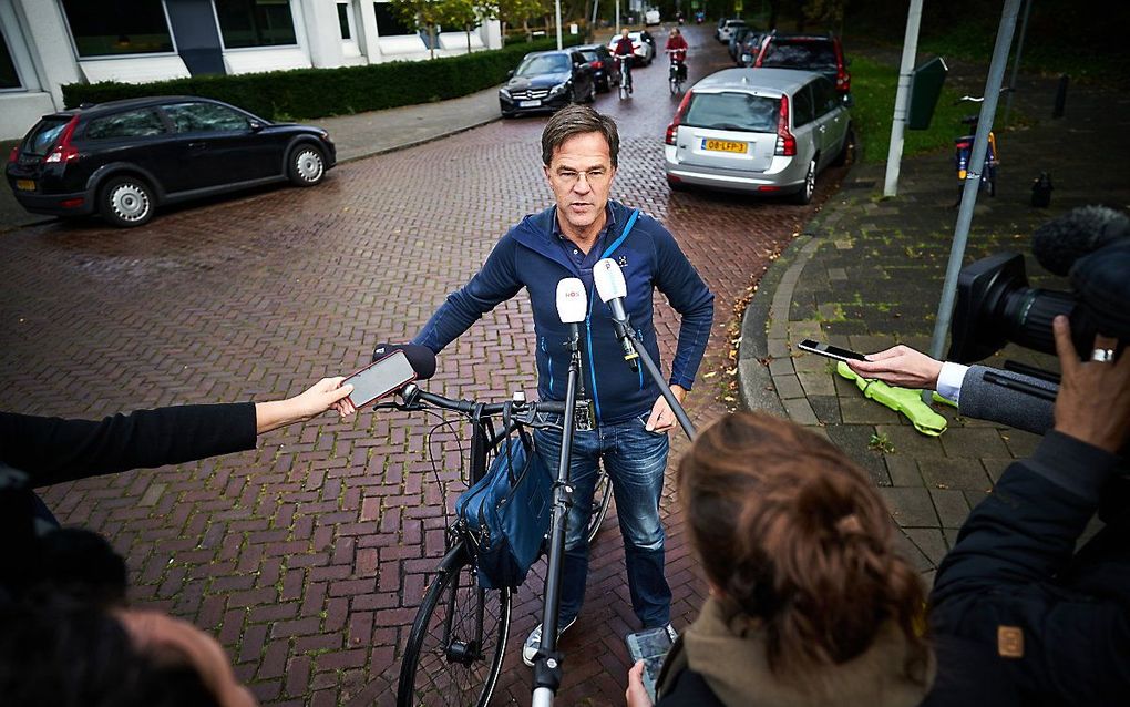 Minister president Mark Rutte trekt het boetekleed aan. beeld ANP, PHIL NIJHUIS