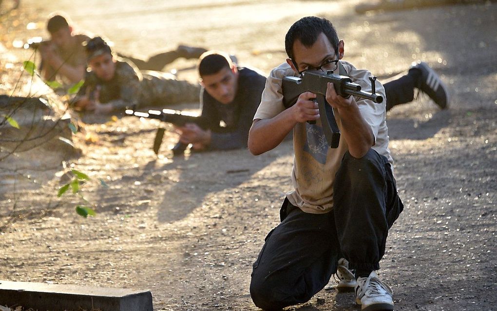 Vrijwilligers en reservisten in Nagorno-Karabach krijgen een militaire training om te kunnen vechten tegen de Azerbeidzjaanse troepen. beeld AFP, Karen Minasyan