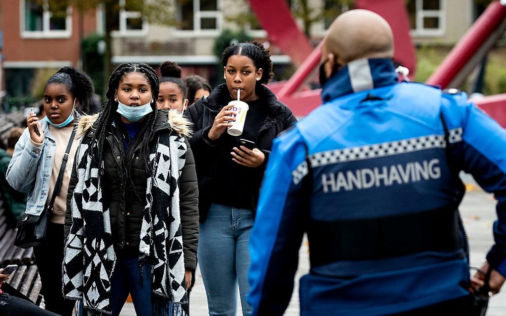 „Het kabinet gaat er denk ik vanuit dat 95 procent van de mensen zich eraan houdt, maar of dat zo is moeten we gaan zien”, zegt Gerrit van de Kamp van de politievakbond ACP. beeld ANP, Sem van der Wal