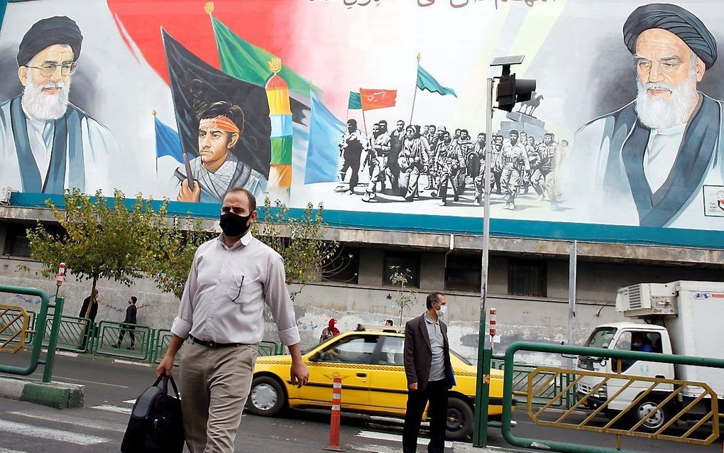 Muurschildering in Teheran. beeld EPA, Abedin Taherkenareh