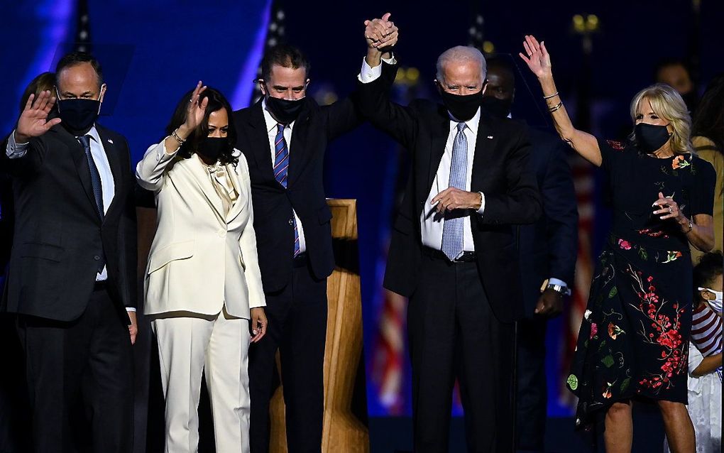 Biden en zijn vrouw en Harris en haar man in Delaware. beeld AFP, Jim WATSON