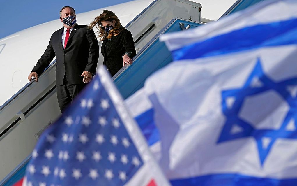 Pompeo en zijn vrouw komen aan in Tel Aviv. beeld AFP, Patrick Semansky