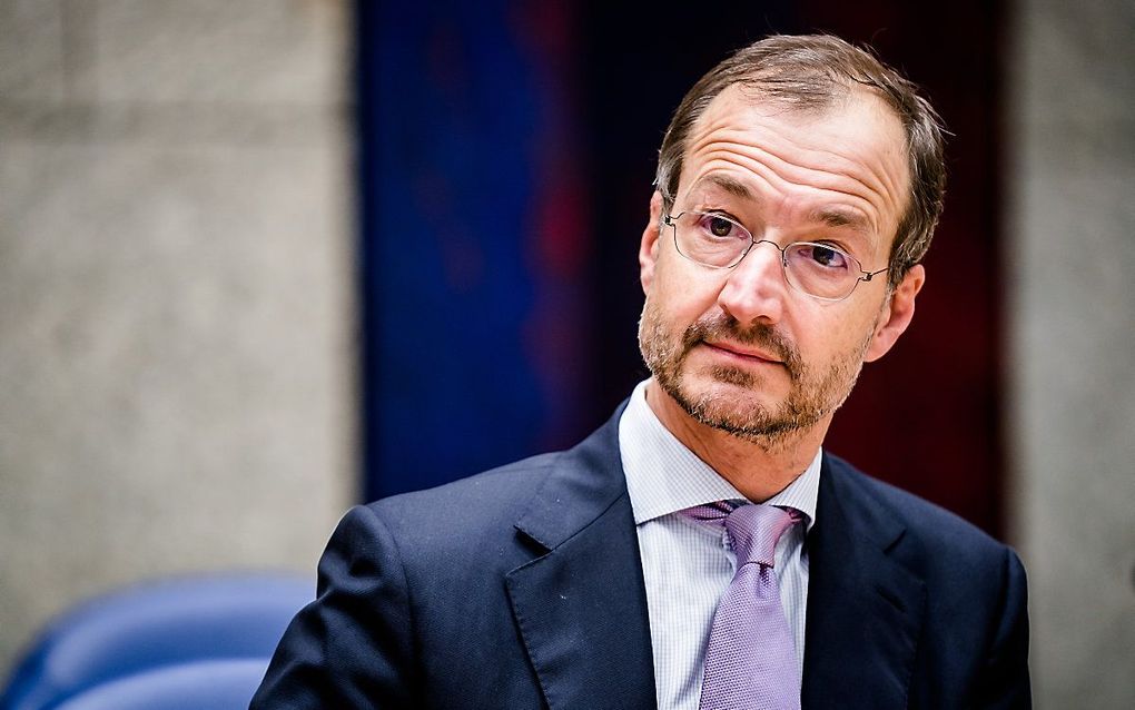 Minister Eric Wiebes van Economische Zaken en Klimaat (VVD) tijdens het wekelijks vragenuur in de Tweede Kamer. beeld ANP, Bart Maat