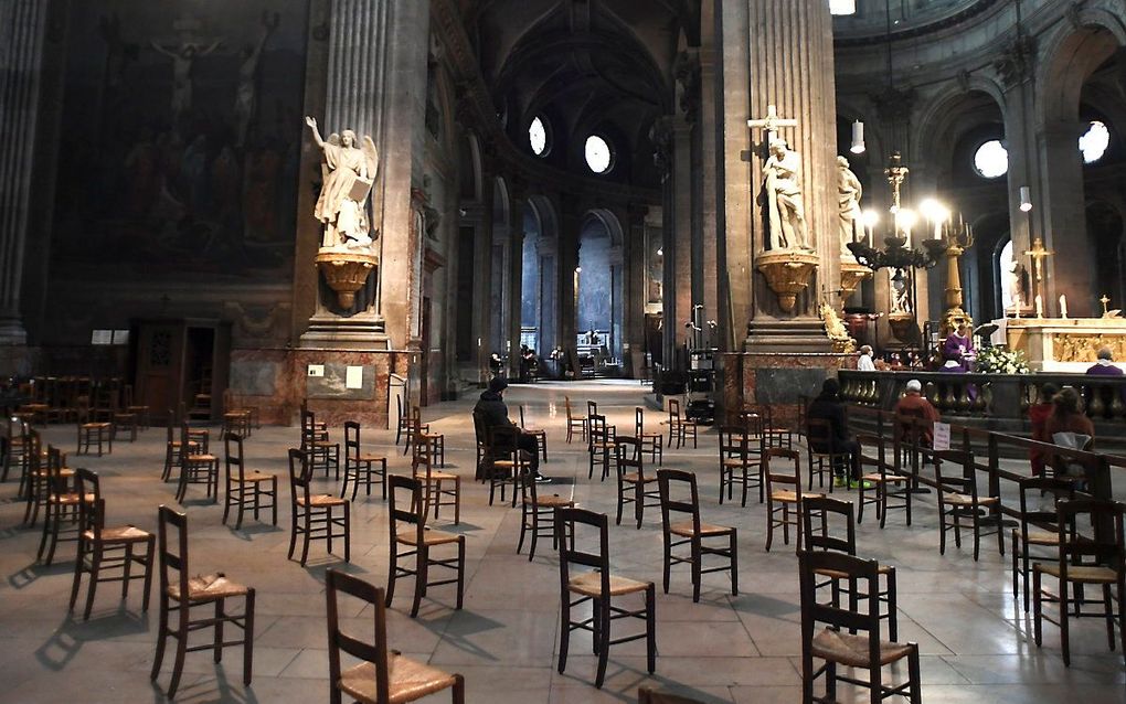 Dienst in de Saint-Sulpice in Parijs. beeld AFP, ALAIN JOCARD