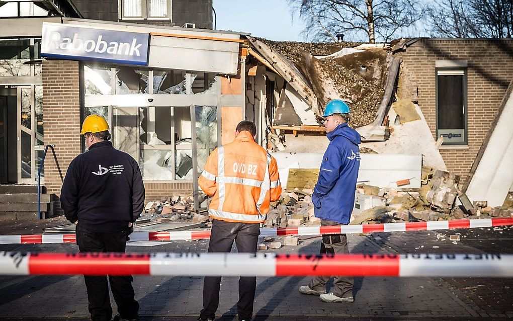 Ravage na een plofkraak op een vestiging van de Rabobank. beeld ANP