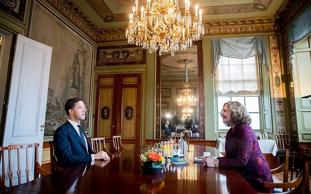 Informateur Schippers en Rutte tijdens de formatiegesprekken. beeld ANP