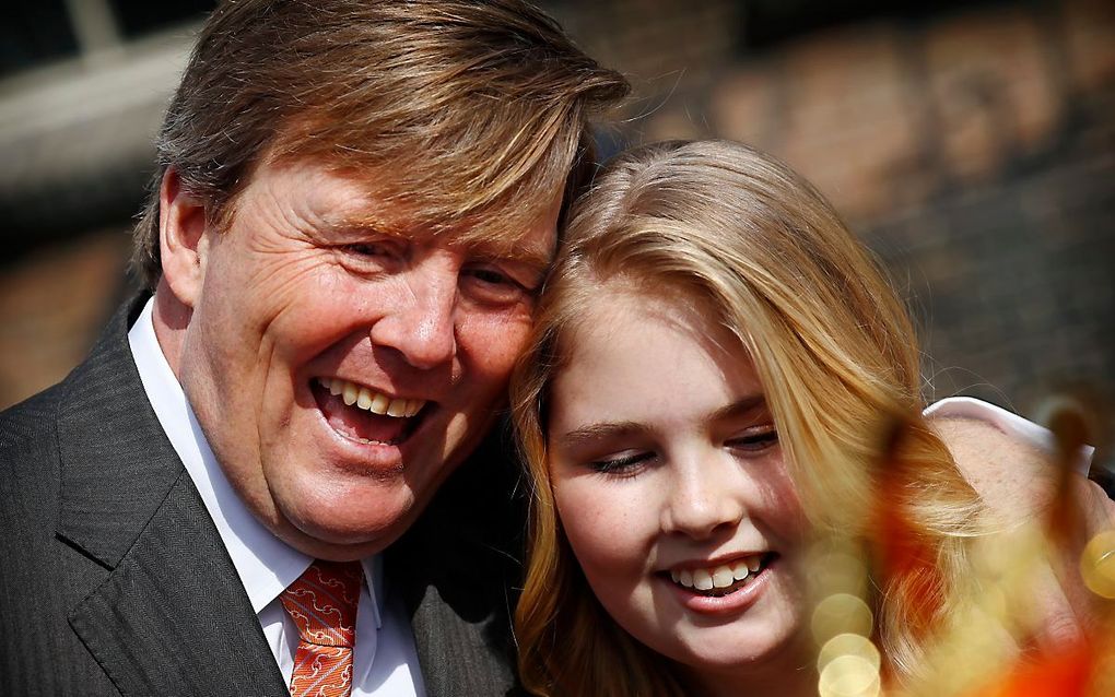 Prinses Amalia en haar vader. beeld ANP