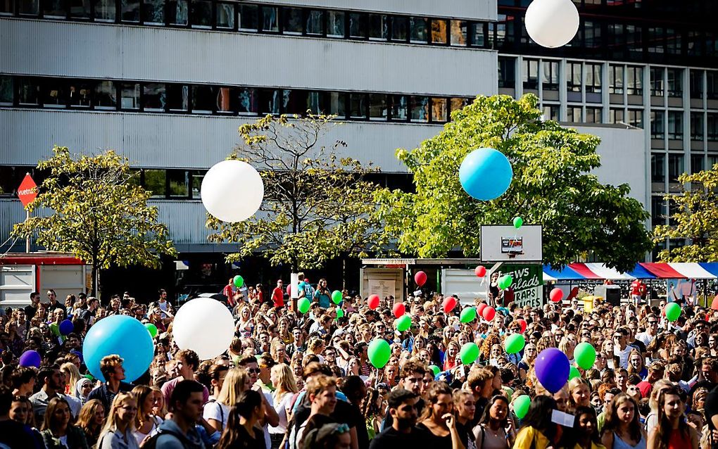 Nieuwe Amsterdamse studenten worden verwelkomd tijdens de introweek. beeld ANP