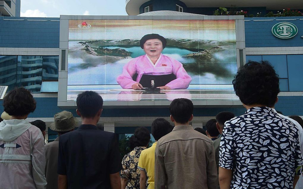 Noord-Koreanen kijken in Pyongyang naar het nieuws dat er een nieuwe kernproef is uitgevoerd. beeld AFP