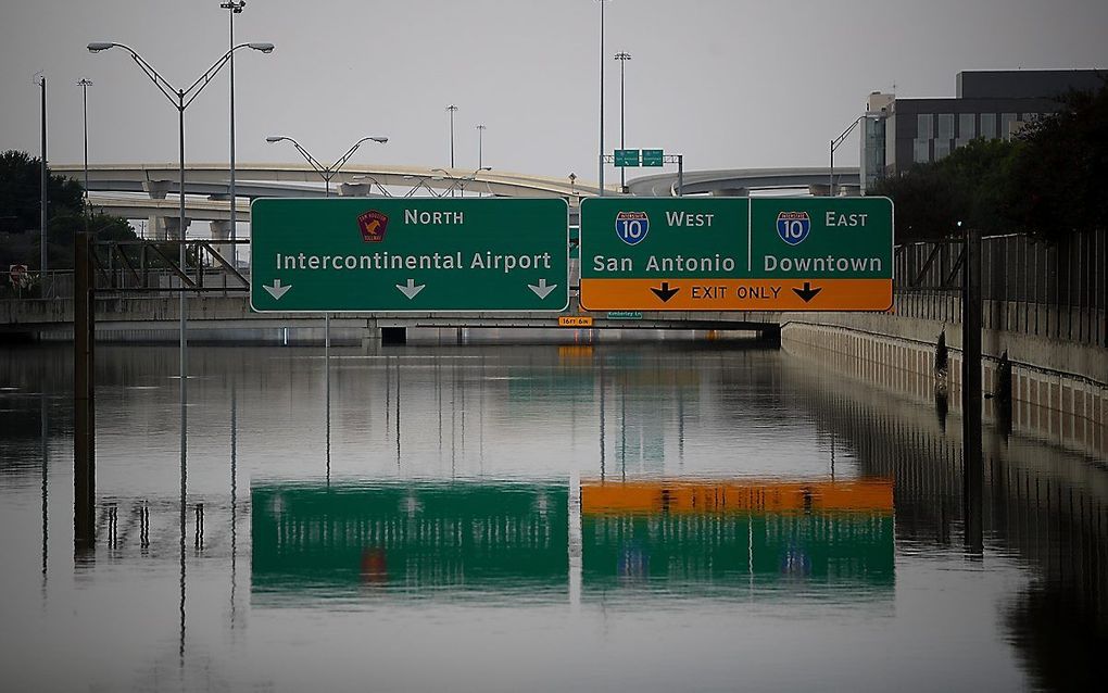 Ondergelopen snelweg in Houston. beeld AFP