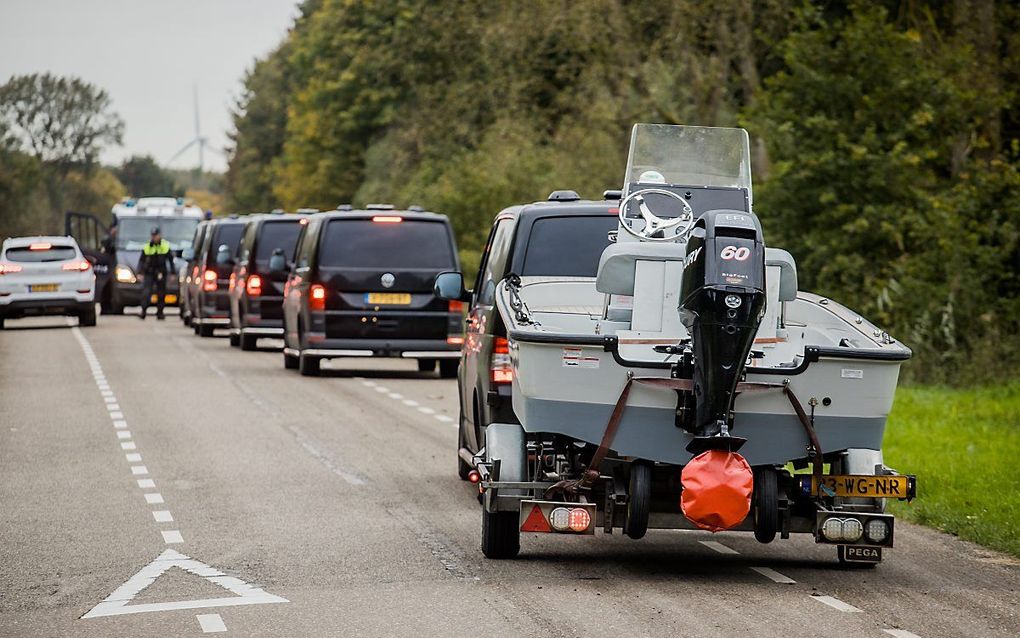 De politie zoekt naar de vermiste Anne Faber in de buurt van een golfterrein in Zeewolde. beeld ANP