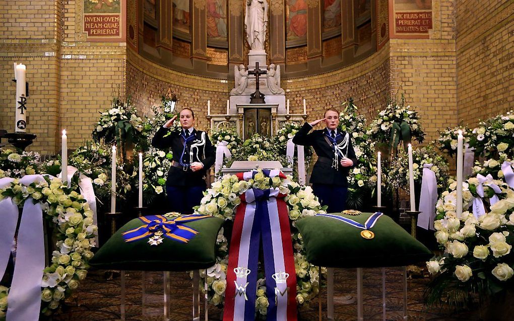 In de Laurentius en Elisabeth Kathedraal wordt de herdenking voor Ruud Lubbers gehouden. De oud-premier overleed op 78-jarige leeftijd. beeld ANP