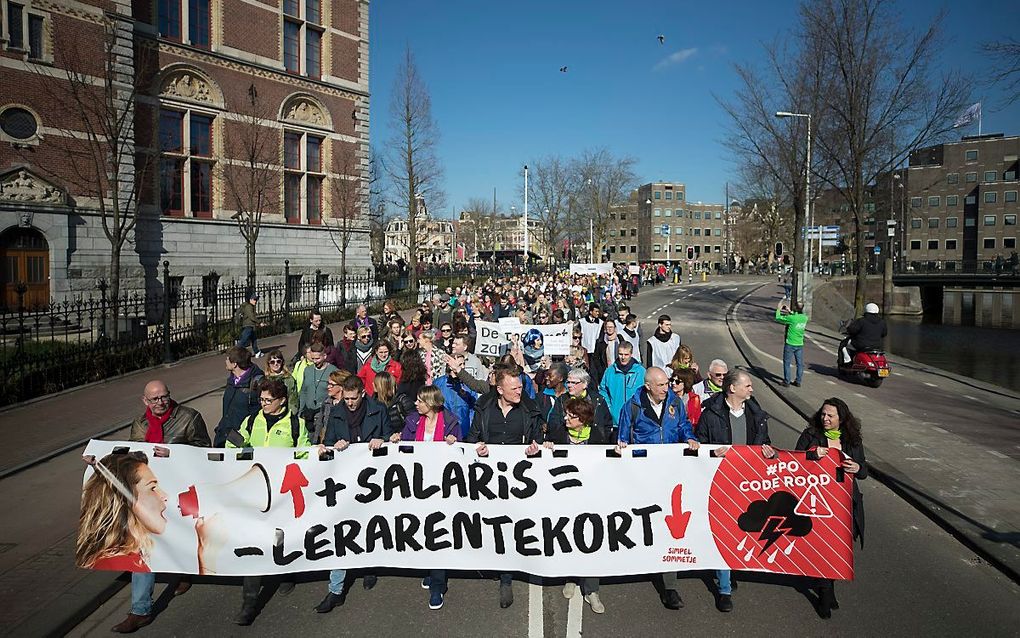 Leraren demonstreerden een paar maanden geleden in Amsterdam tegen lage salarissen en te hoge werkdruk. beeld ANP