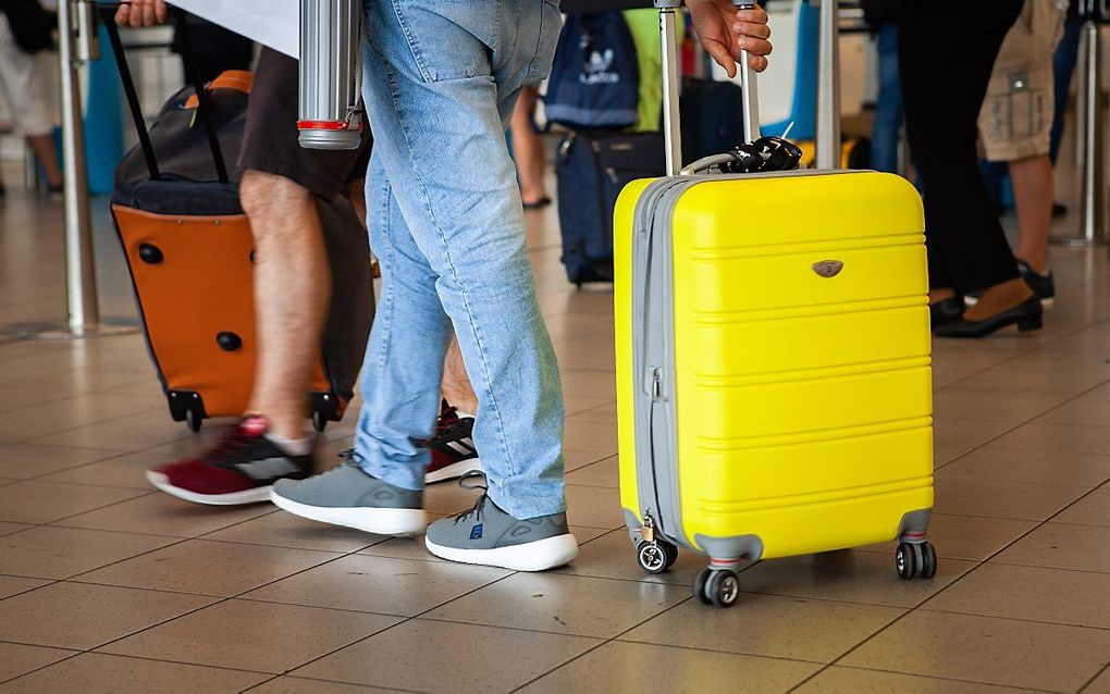 Hoewel het de hele zomer al druk is op Schiphol, komen er maandag de meeste passagiers voorbij op de luchthaven. beeld ANP