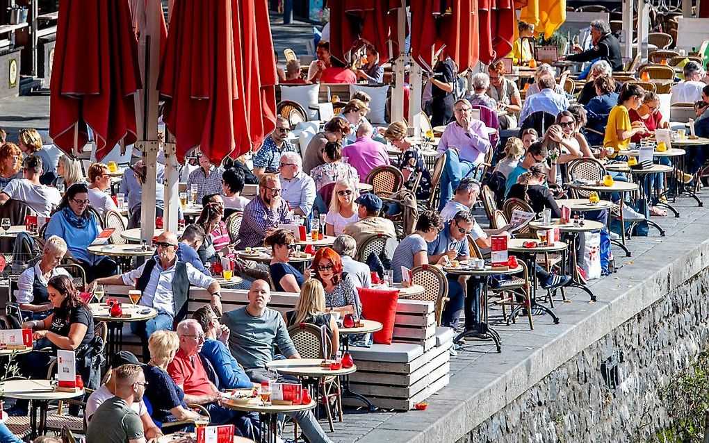 Vol terras in Rotterdam, begin oktober. beeld ANP