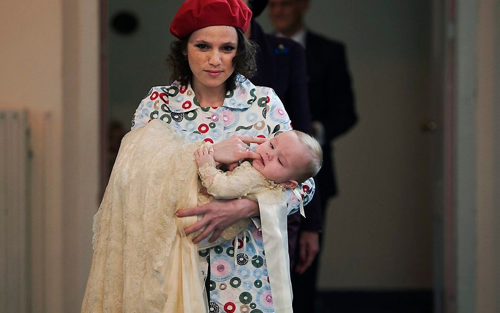 Ines draagt in 2007 prinses Ariane binnen tijdens haar doop in de Kloosterkerk in Den Haag. beeld ANP