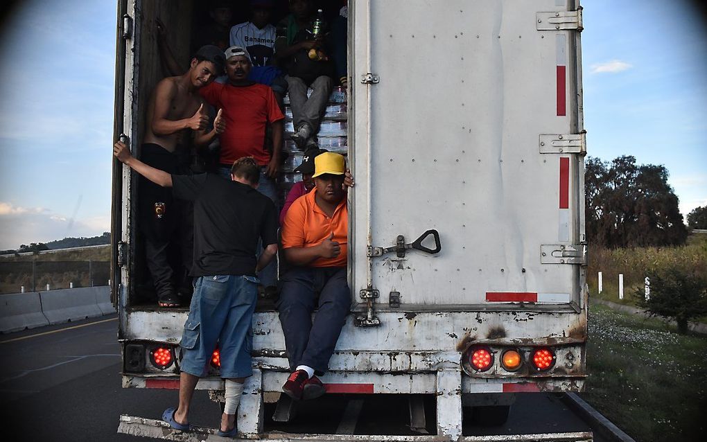 Migranten op weg naar de grens met Amerika. beeld AFP