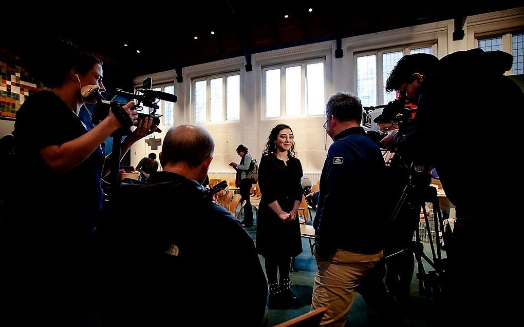 De Armeense Hayarpi Tamrazyan tijdens de persconferentie in De Bethelkerk. De kerk in Den Haag stopt de doorlopende kerkdienst waarmee uitzetting een uitgeprocedeerd Armeens gezin wordt voorkomen. beeld ANP