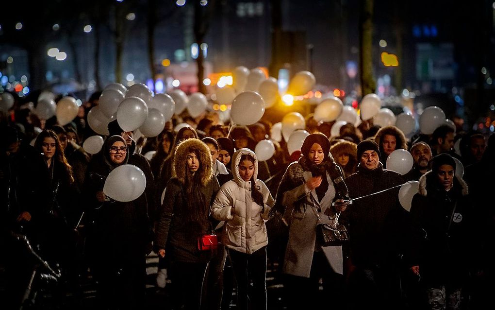 In Rotterdam werd een stille tocht gehouden voor de doodgeschoten Humeyra. beeld ANP