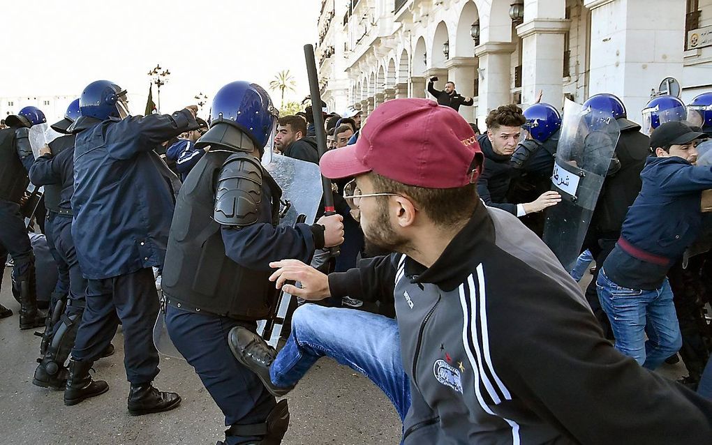 Protesten in de Algerijnse hoofdstad Algiers. beeld AFP