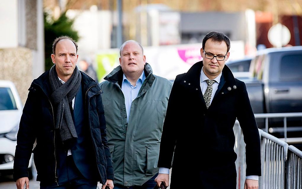 Advocaten Sander Janssen (l.) en Robert Malewicz komen aan bij de zwaarbeveiligde rechtbank De Bunker voor het pleidooi in de strafzaak tegen Willem Holleeder. beeld ANP