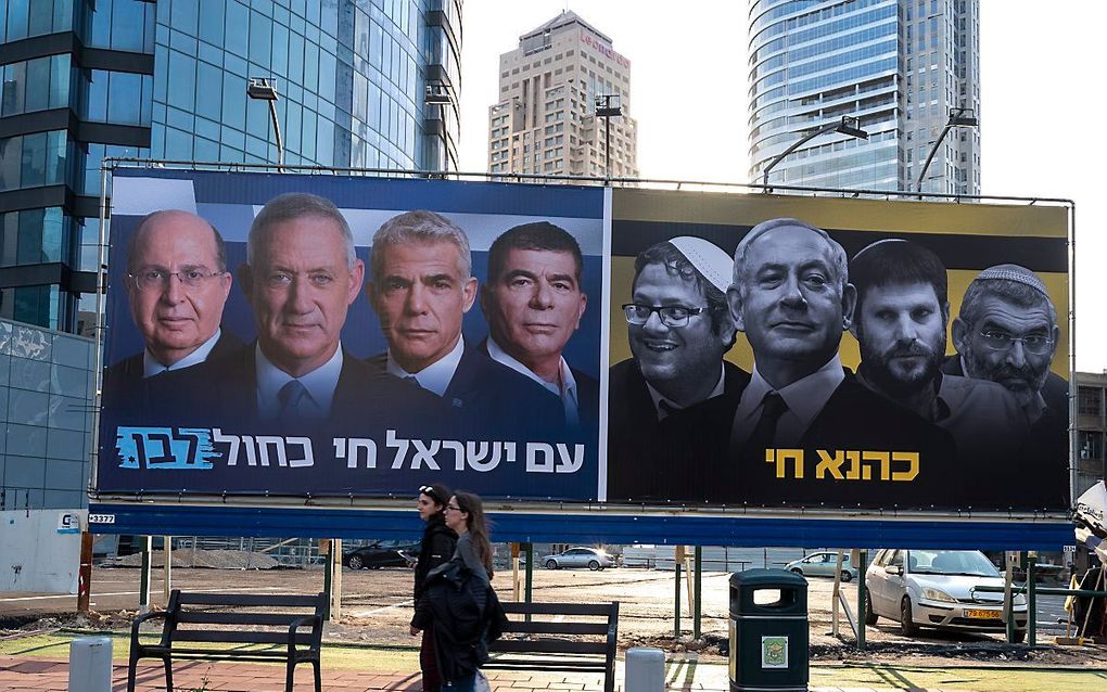 Verkiezingsposters in Tel Aviv. bron EPA