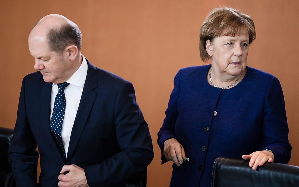 Minister van Financien, Olaf Scholz, en Bondskanselier Angela Merkel. beeld EPA