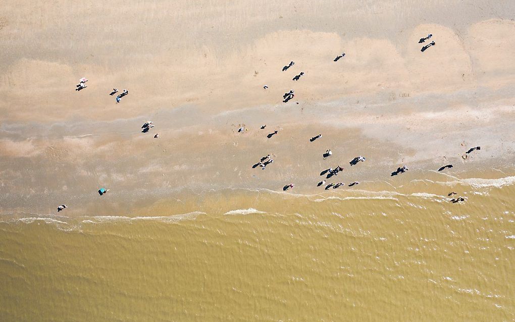 Mensen op het strand. beeld ANP