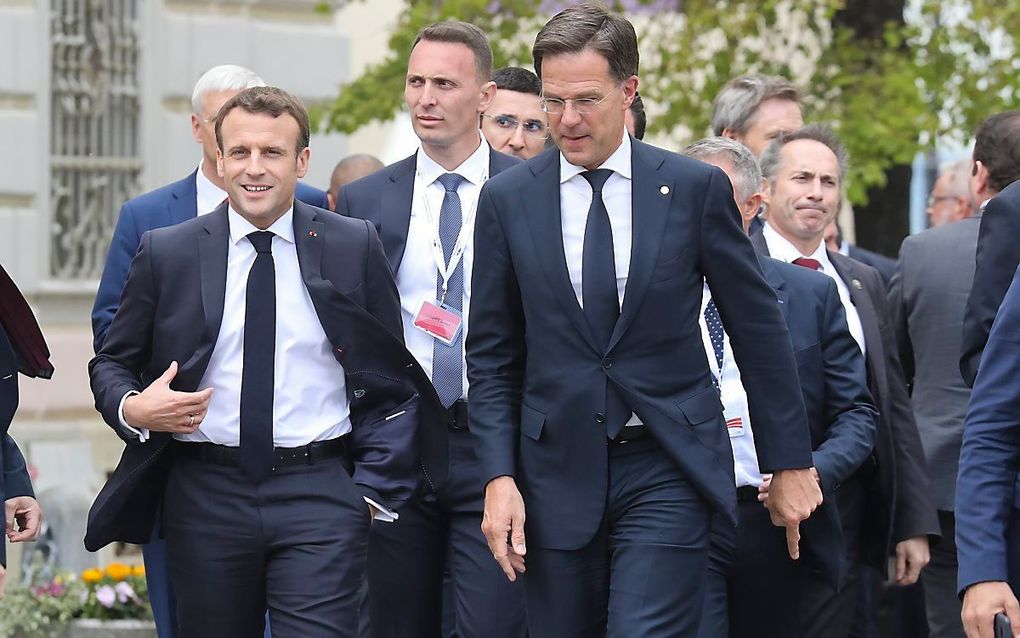 Rutte en Macron in Sibiu. beeld AFP