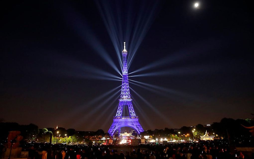 Een lichtshow op de Eiffeltoren in Parijs, Frankrijk. beeld EPA