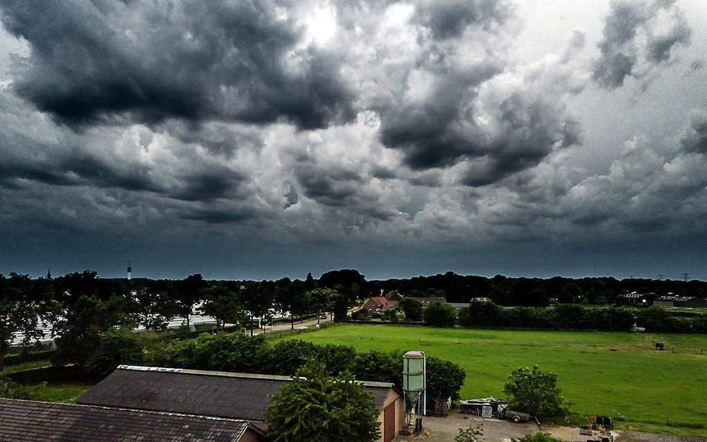 Noodweer op komst in Mierlo, vorige maand. beeld ANP