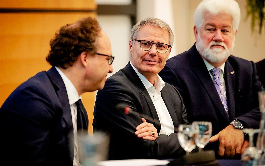 Minister Koolmees van Sociale Zaken en Werkgelegenheid, voorzitter van de FNV Han Busker en voorzitter van de CNV Maurice Limmen. beeld ANP