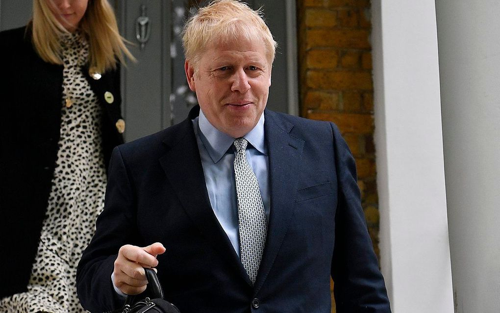 Boris Johnson vanochtend, op weg naar de stemming. beeld EPA