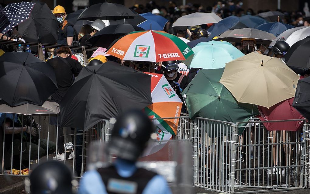 De paraplu als protestteken. beeld EPA