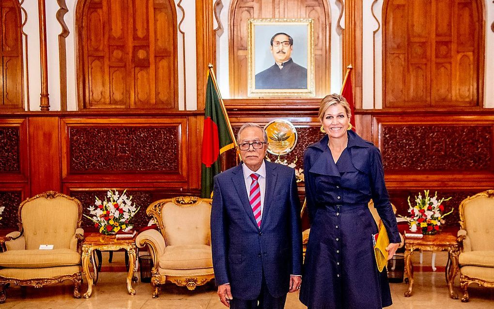 Koningin Maxima wordt in Dhaka ontvangen door Mohammad Abdul Hamid, de president van Bangladesh. beeld ANP