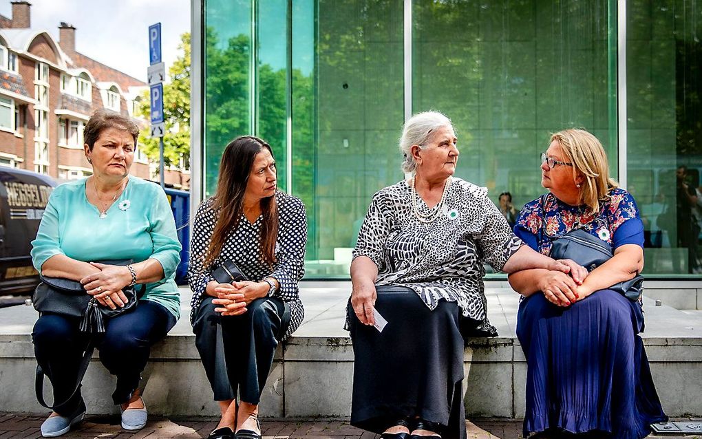 De Moeders van Srebrenica na afloop van de uitspraak van de Hoge Raad in de cassatieprocedure van de zaak van de Moeders van Srebrenica tegen de Nederlandse Staat. beeld ANP