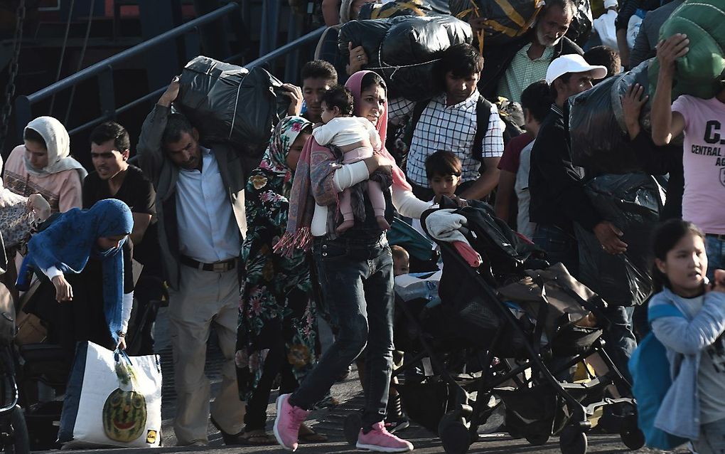 Migranten arriveren in Thessaloniki, Griekenland, vanuit Lesbos. beeld AFP