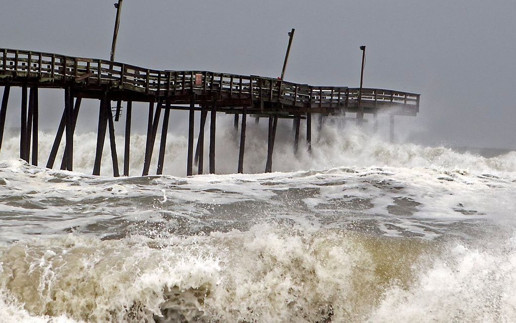 Een woelige oceaan door orkaan Dorian. beeld AFP